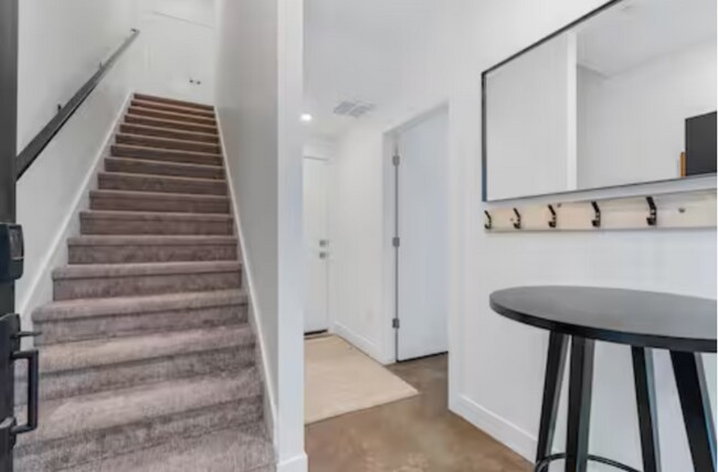 Building Photo - 772 W 300 N