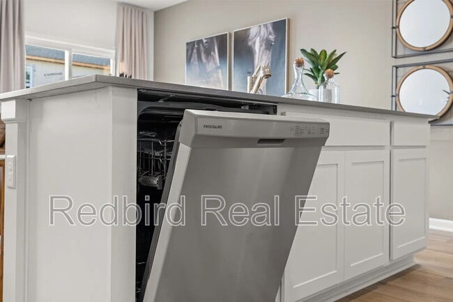 Building Photo - 2008 Acadia Wy