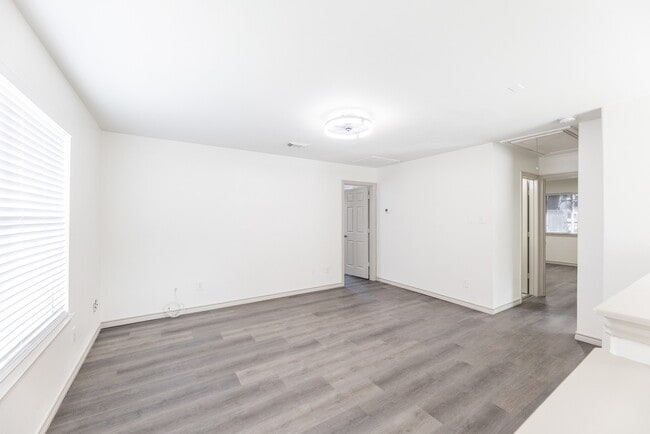 Building Photo - 32506 Rosella Ln