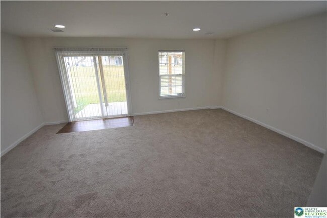 Building Photo - 12 Yellow Rose Ln