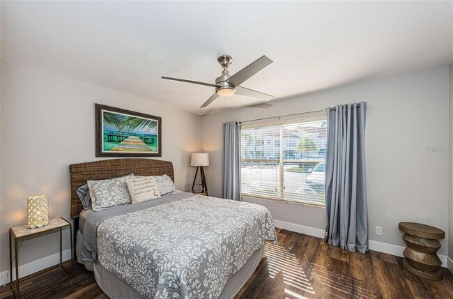 Building Photo - 6141 Bahia Del Mar Blvd S