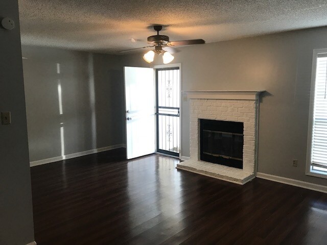 Building Photo - 3877 Glencoe Dr