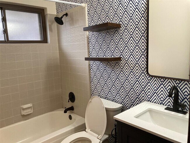 Building Photo - 405 Rhoades Ct