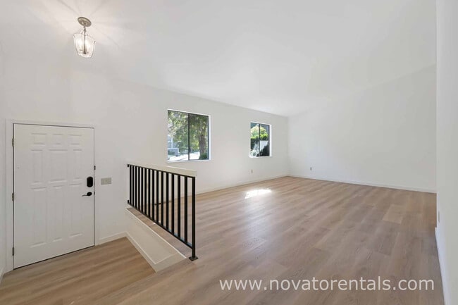 Building Photo - 32 Spinosa Way