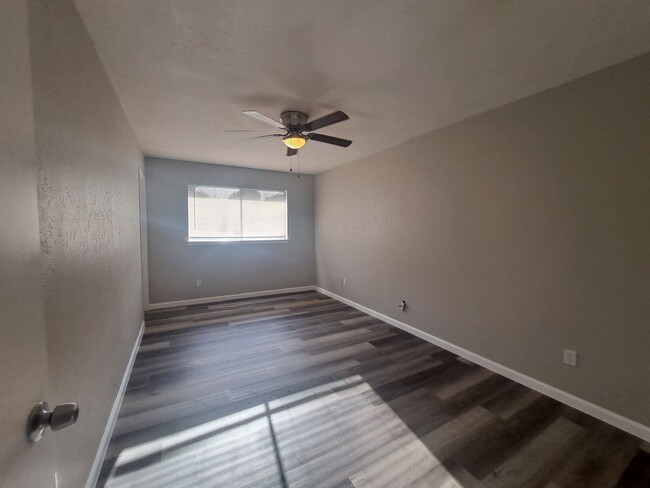 Building Photo - Move In Ready! 3 Bedrooms, 2 Bathrooms, 2 ...