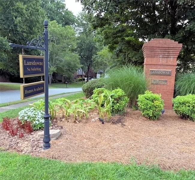Building Photo - 2329 Milstead Cir NE