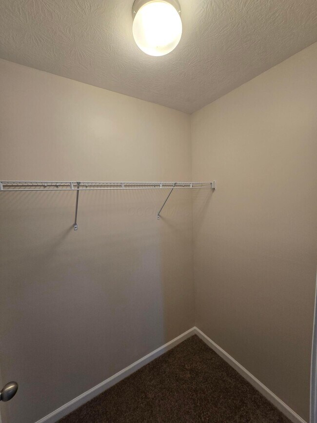 Building Photo - 140 Saddlebred Cir