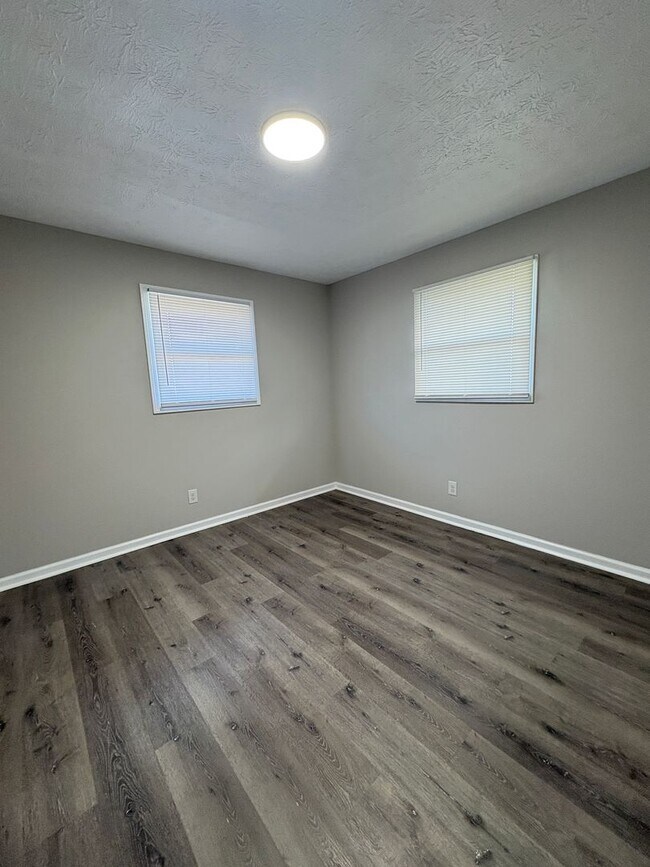 Building Photo - Welcome Home to Garfield Place Living: Where Comfort Meets Convenience