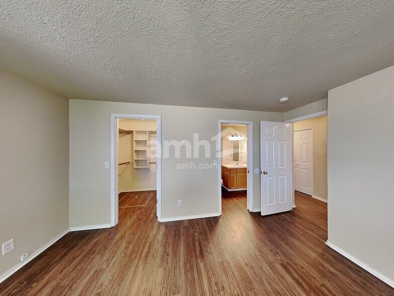 Building Photo - 4378 Northside Dr NE