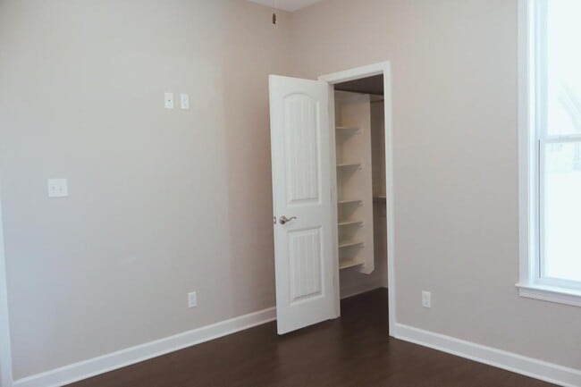 Building Photo - 205 Windcrest Cir