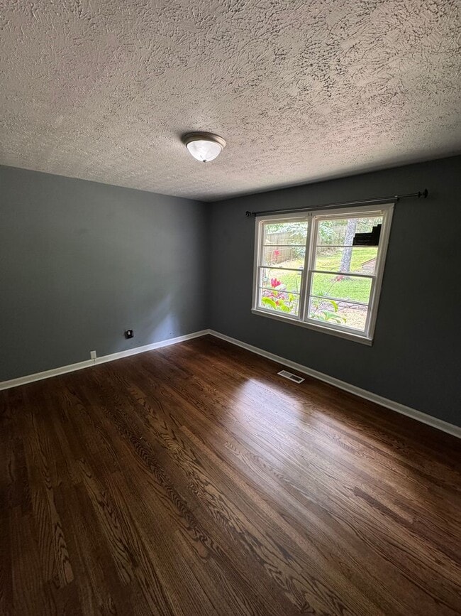 Building Photo - 1315 Monte Vista Dr