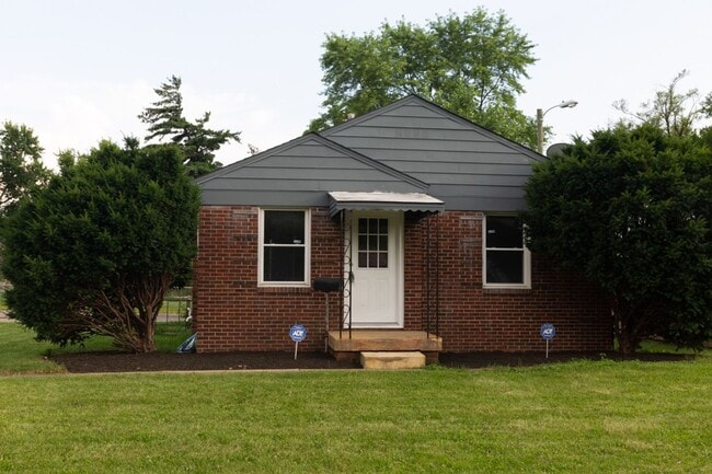 Building Photo - 2 Bed 1 Bath Home located in Warren Township