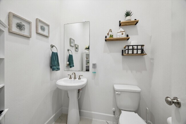 Building Photo - 311 Sikes St