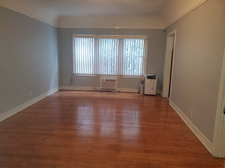 Building Photo - 1432 N Formosa Ave