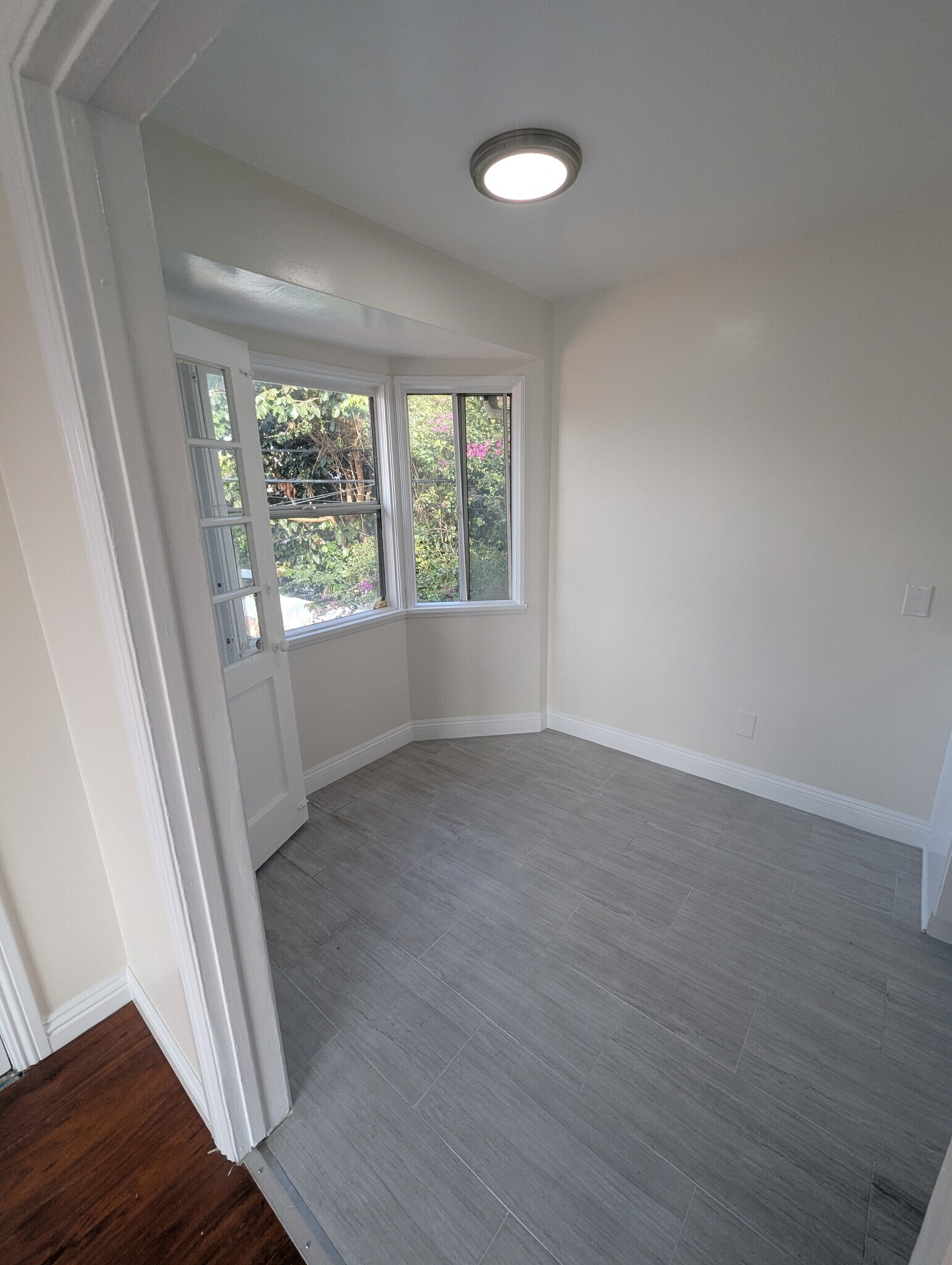 Building Photo - 1051 E Hyde Park Blvd