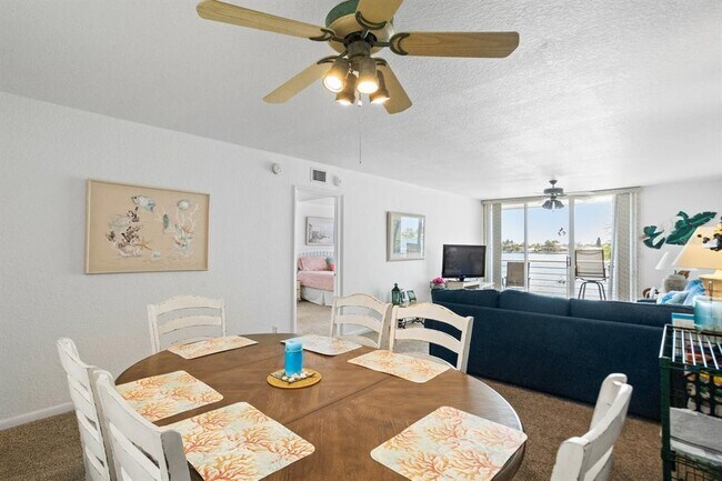 Building Photo - 6093 Bahia Del Mar Cir N