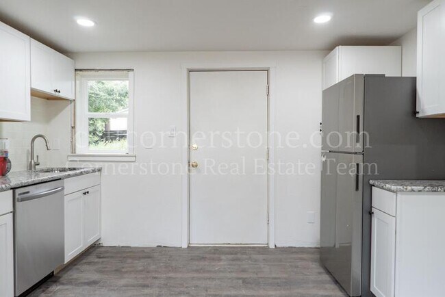 Building Photo - 1412 Columbine Rd