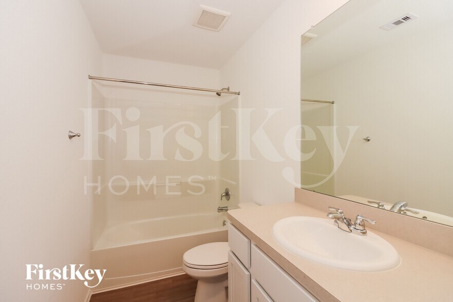 Building Photo - 202 Alder Laurels Cv