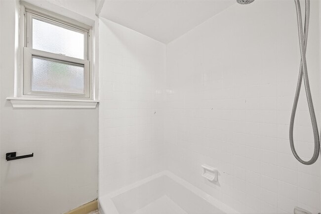 Building Photo - 6207 Claridge Dr