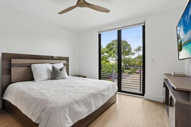 Building Photo - 925 NE 6th St