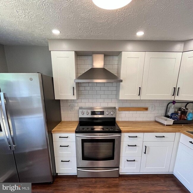 Building Photo - 7807 Edmunds Way