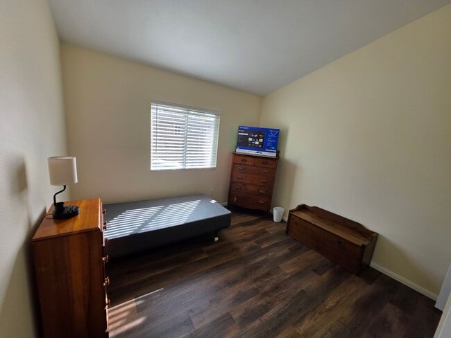 Building Photo - 2432 Papyrus Ct