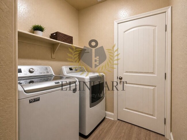 Building Photo - 1138 S Simon St
