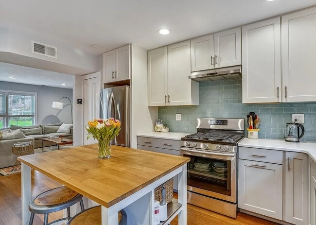 Building Photo - Bethany Court