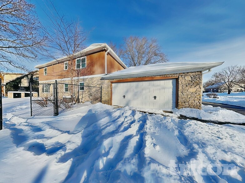 Building Photo - 7035 Montroff Cir