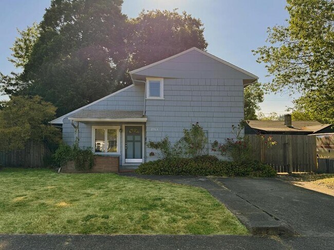 Building Photo - 2963 Alder St