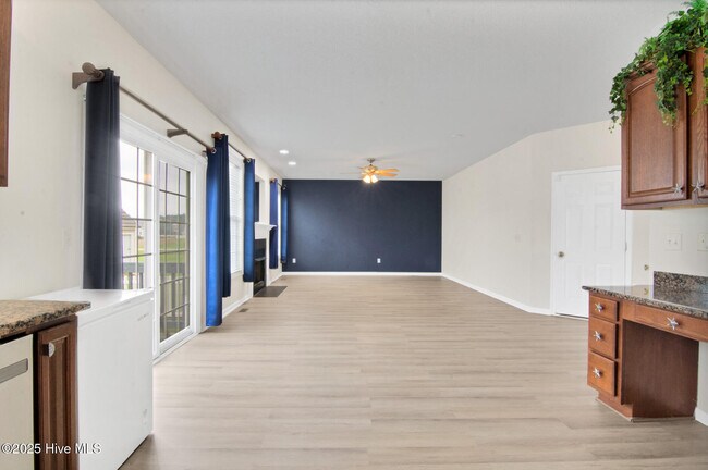 Building Photo - 817 Willbrook Cir