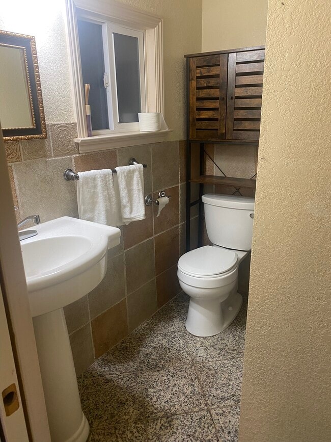 Building Photo - 555 E Simpson Ave