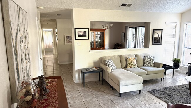 Building Photo - 13826 Fairway Hedge