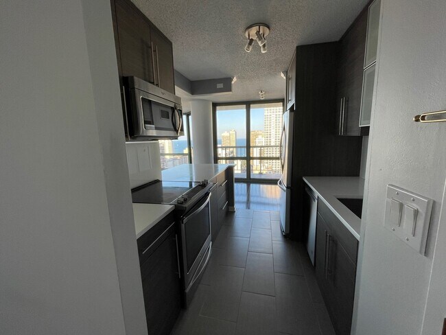 Building Photo - 111 W Maple St