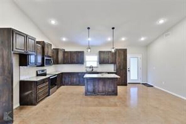 Building Photo - 1468 Bettis St