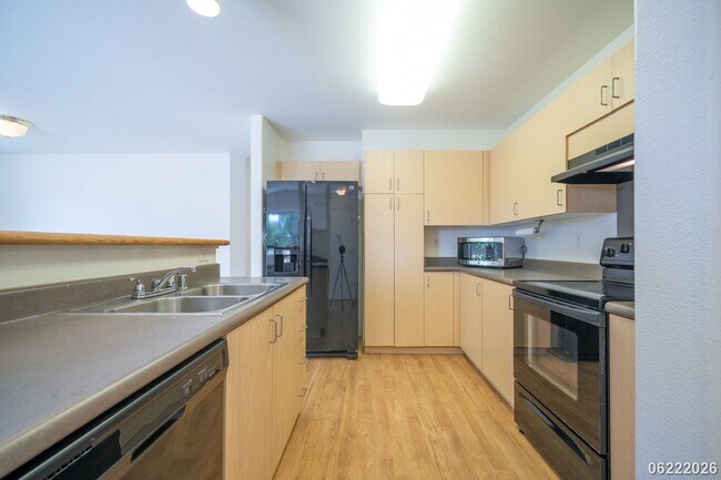 Building Photo - Available now!  3-bedroom, 2-bath, 2 parking Townhome in Mililani Mauka