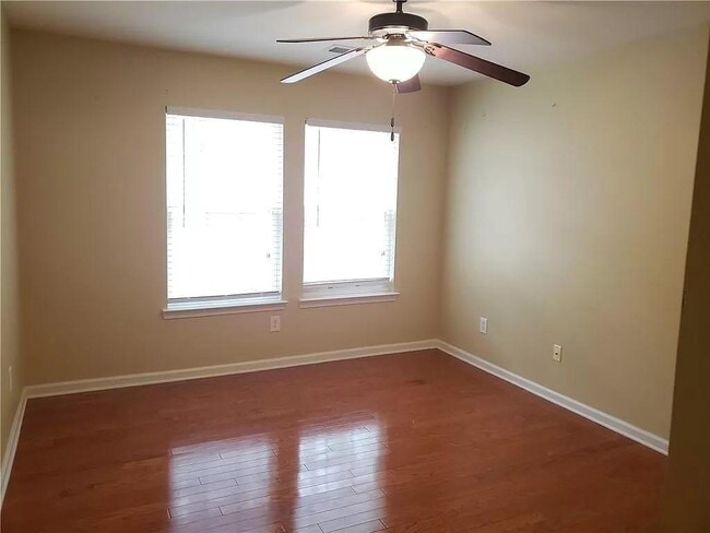 Building Photo - 3050 Centerglen Ln