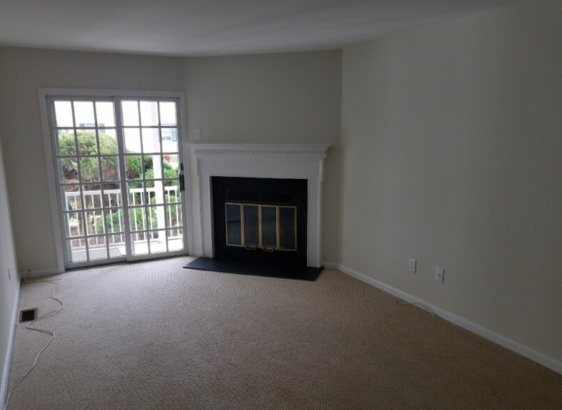 Building Photo - 73 Smithfield Ct