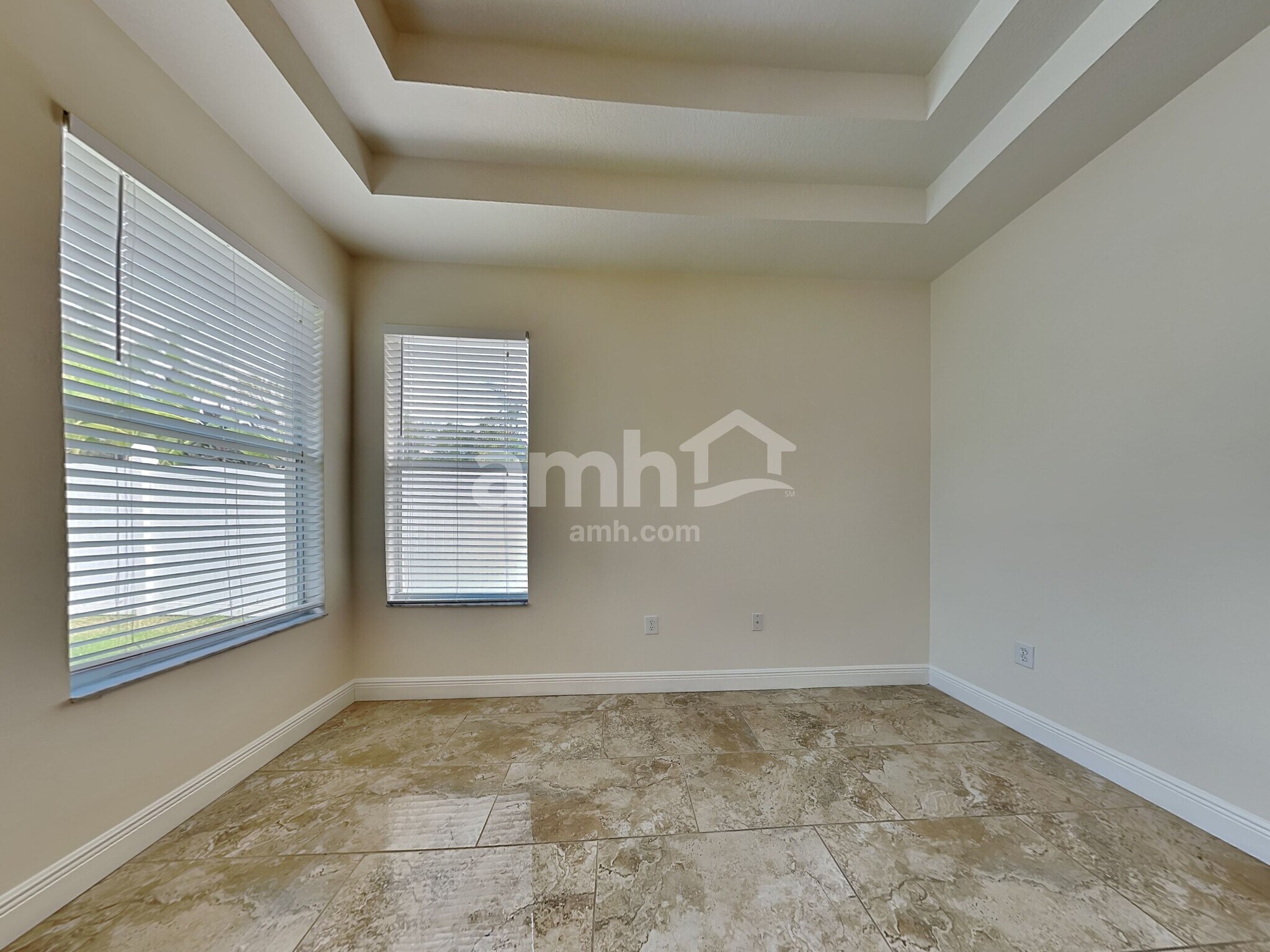 Building Photo - 802 Lesa Glen Pl