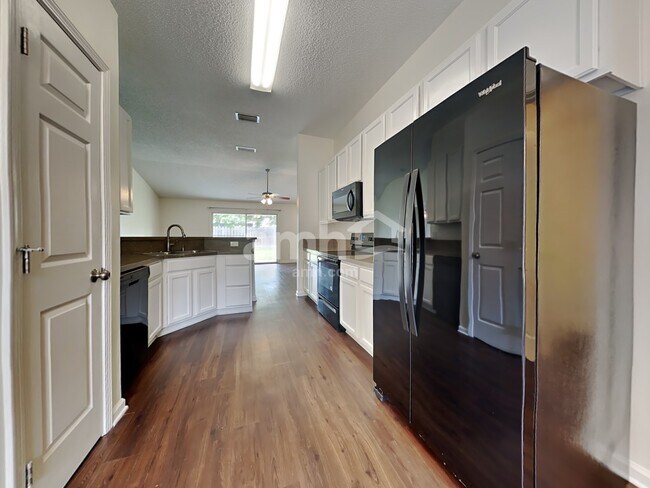 Building Photo - 1139 Ardmore St