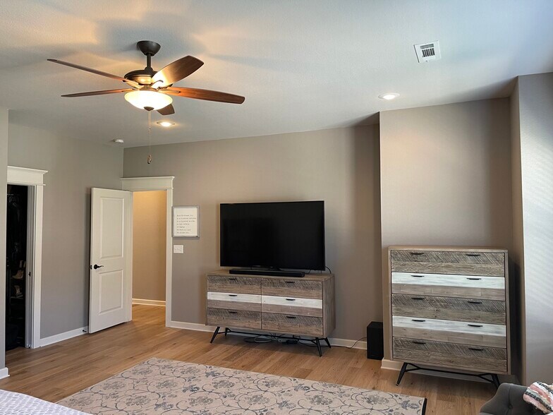 Building Photo - 3810 W Pawnee Rd