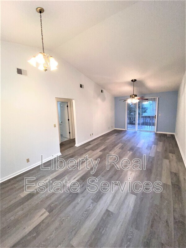 Building Photo - 910 Brett Dr
