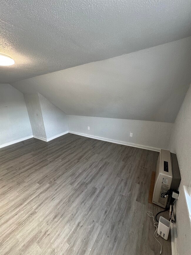 Building Photo - 30 Ledge St