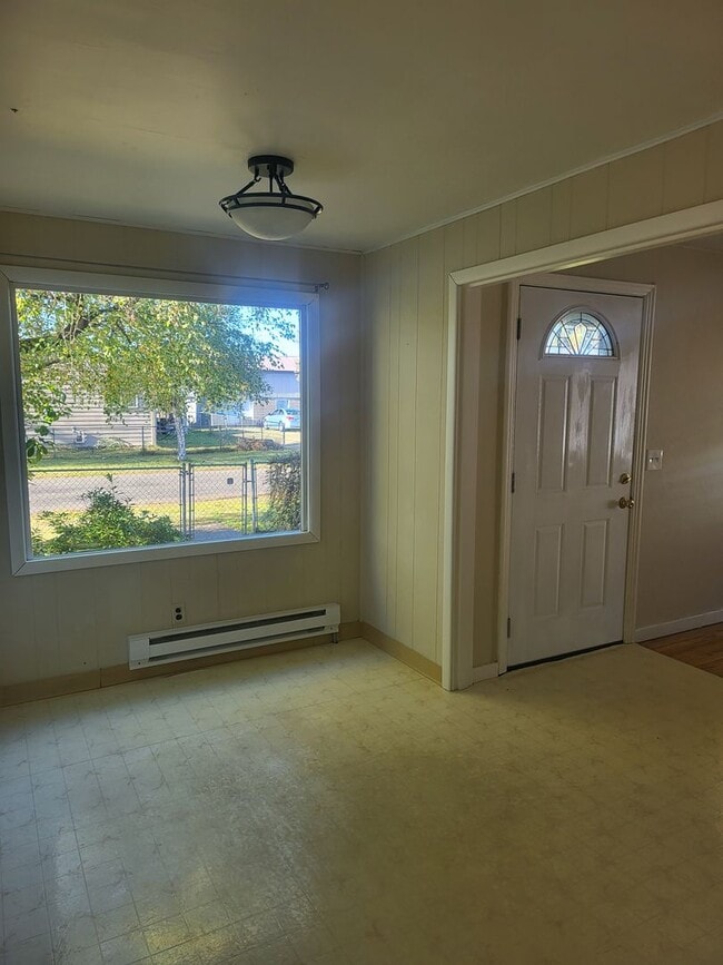 Building Photo - Cute House Close to W.F West High School!