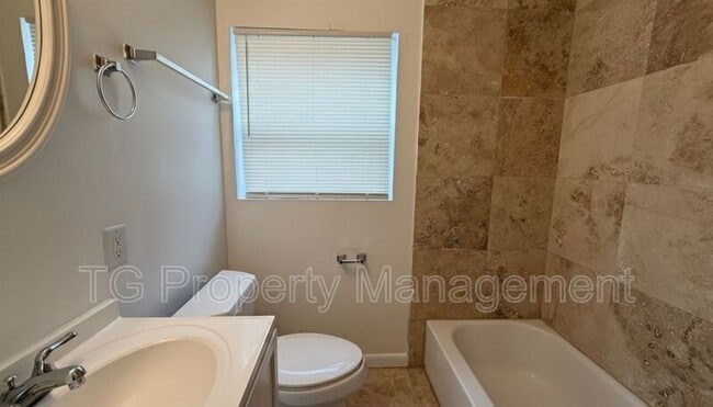 Building Photo - 1842 Paine Ave