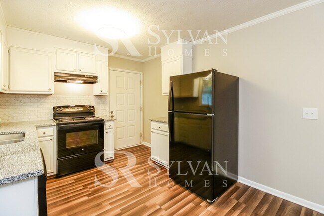 Building Photo - Enjoy living the good life in this 4 BR, 3 BA brick rancher