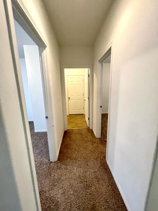 Building Photo - Cozy 3 Bedroom Home in SW Bend!