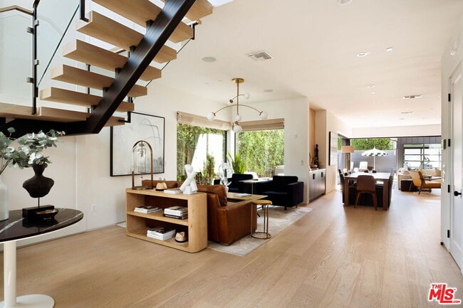 Building Photo - 2137 Glyndon Ave