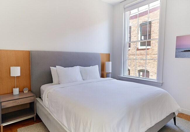 Building Photo - 121 Middle St