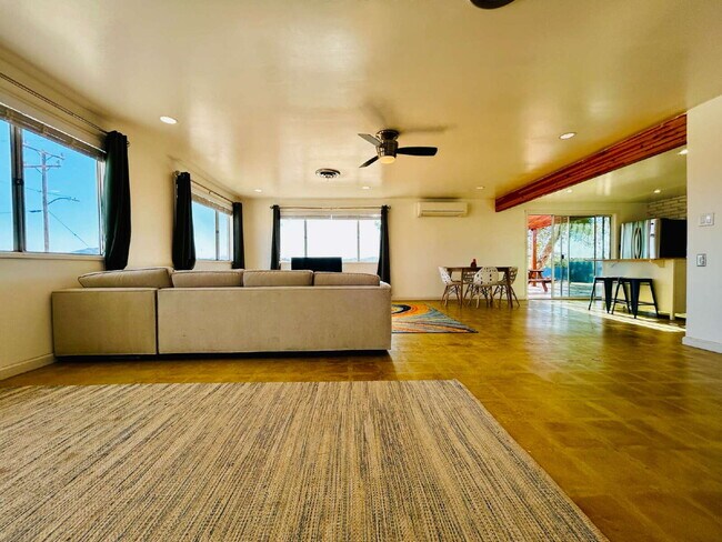 Building Photo - Gorgeous Home Surrounded by Panoramic Views